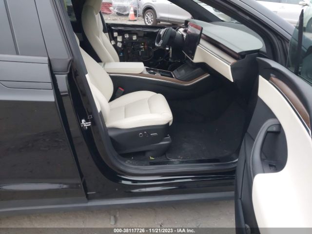 Photo 4 VIN: 7SAXCDE57NF358905 - TESLA MODEL X 