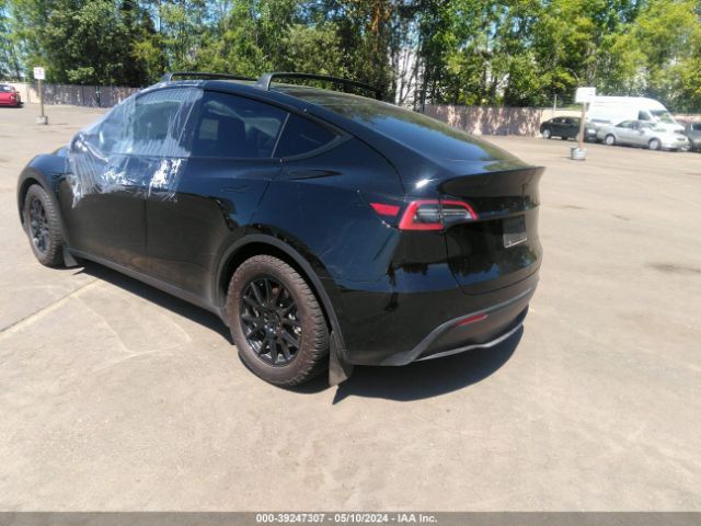 Photo 2 VIN: 7SAYGAEE0NF340835 - TESLA MODEL Y 