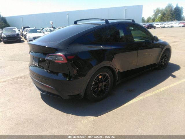 Photo 3 VIN: 7SAYGAEE0NF340835 - TESLA MODEL Y 