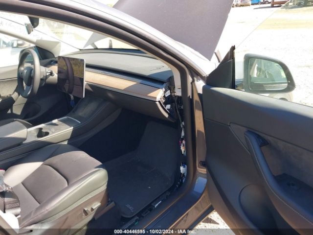 Photo 4 VIN: 7SAYGAEE0NF431104 - TESLA MODEL Y 