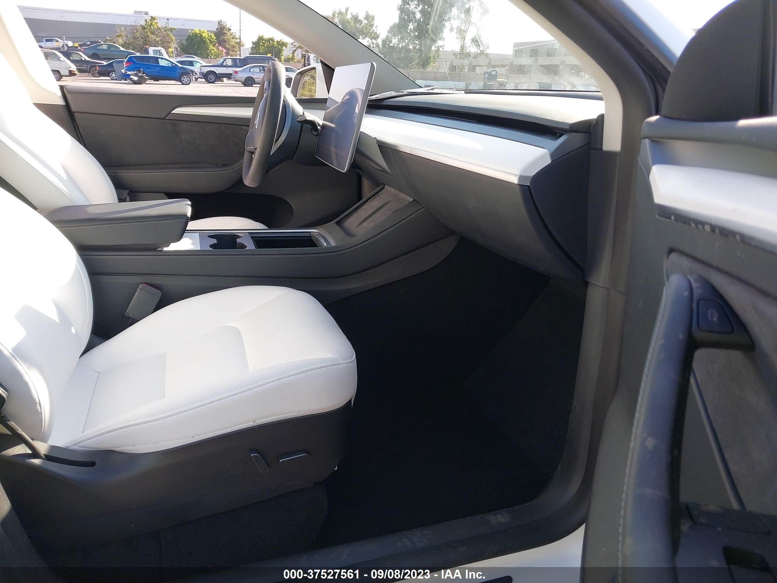 Photo 4 VIN: 7SAYGAEE0NF570813 - TESLA MODEL Y 