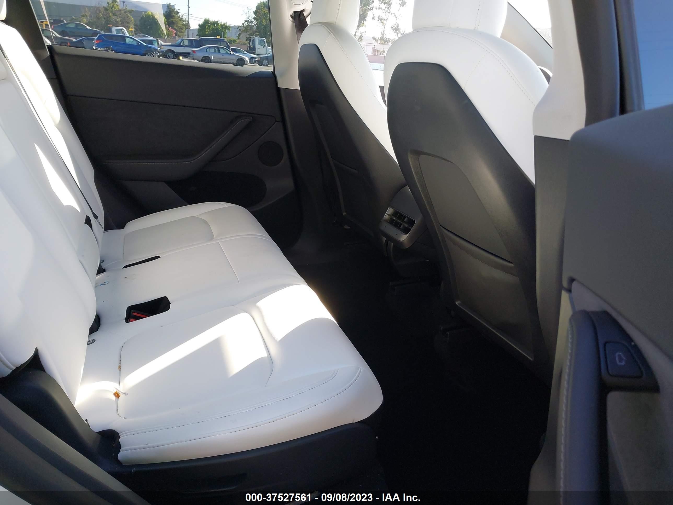 Photo 7 VIN: 7SAYGAEE0NF570813 - TESLA MODEL Y 