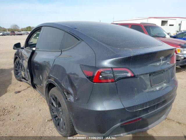 Photo 2 VIN: 7SAYGAEE0PF585735 - TESLA MODEL Y 