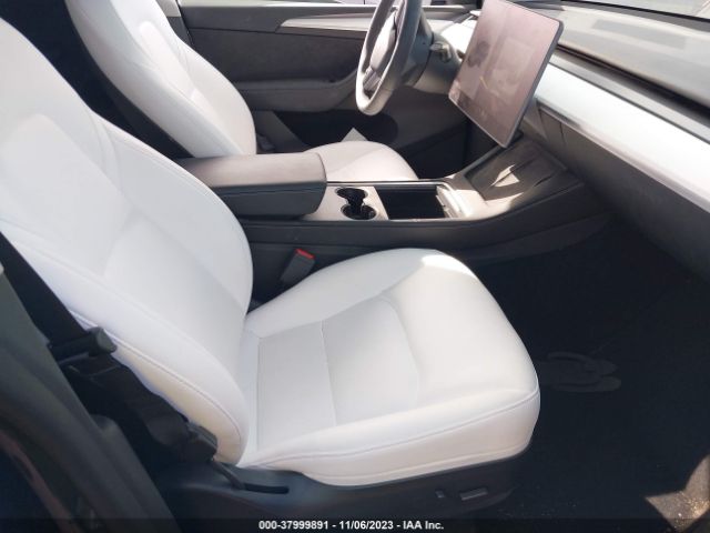 Photo 4 VIN: 7SAYGAEE0PF585735 - TESLA MODEL Y 