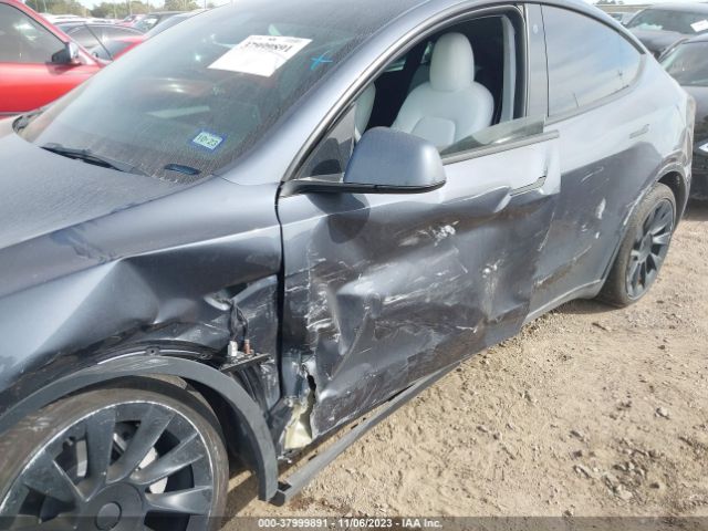 Photo 5 VIN: 7SAYGAEE0PF585735 - TESLA MODEL Y 