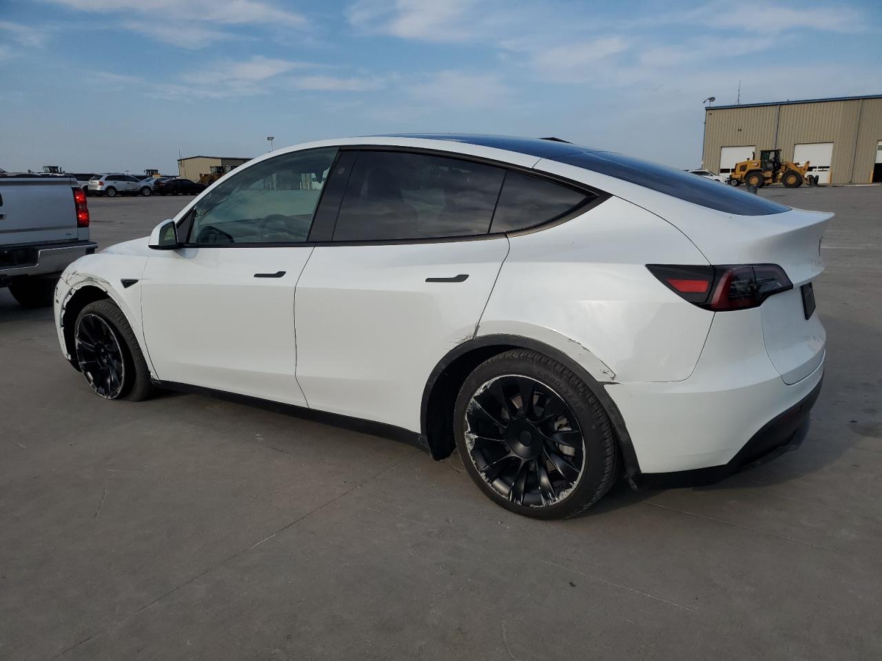 Photo 2 VIN: 7SAYGAEE0PF710202 - TESLA MODEL Y 