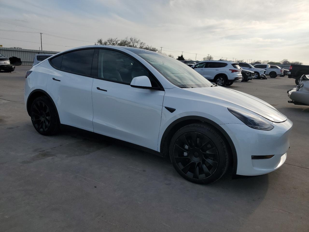 Photo 4 VIN: 7SAYGAEE0PF710202 - TESLA MODEL Y 