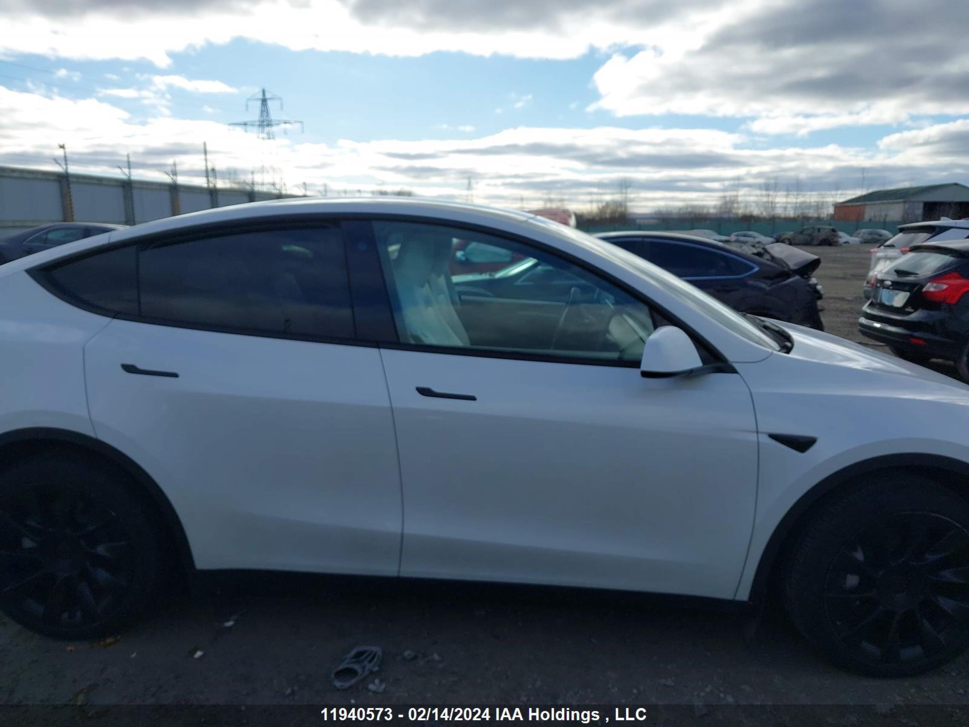 Photo 12 VIN: 7SAYGAEE0PF765510 - TESLA MODEL Y 