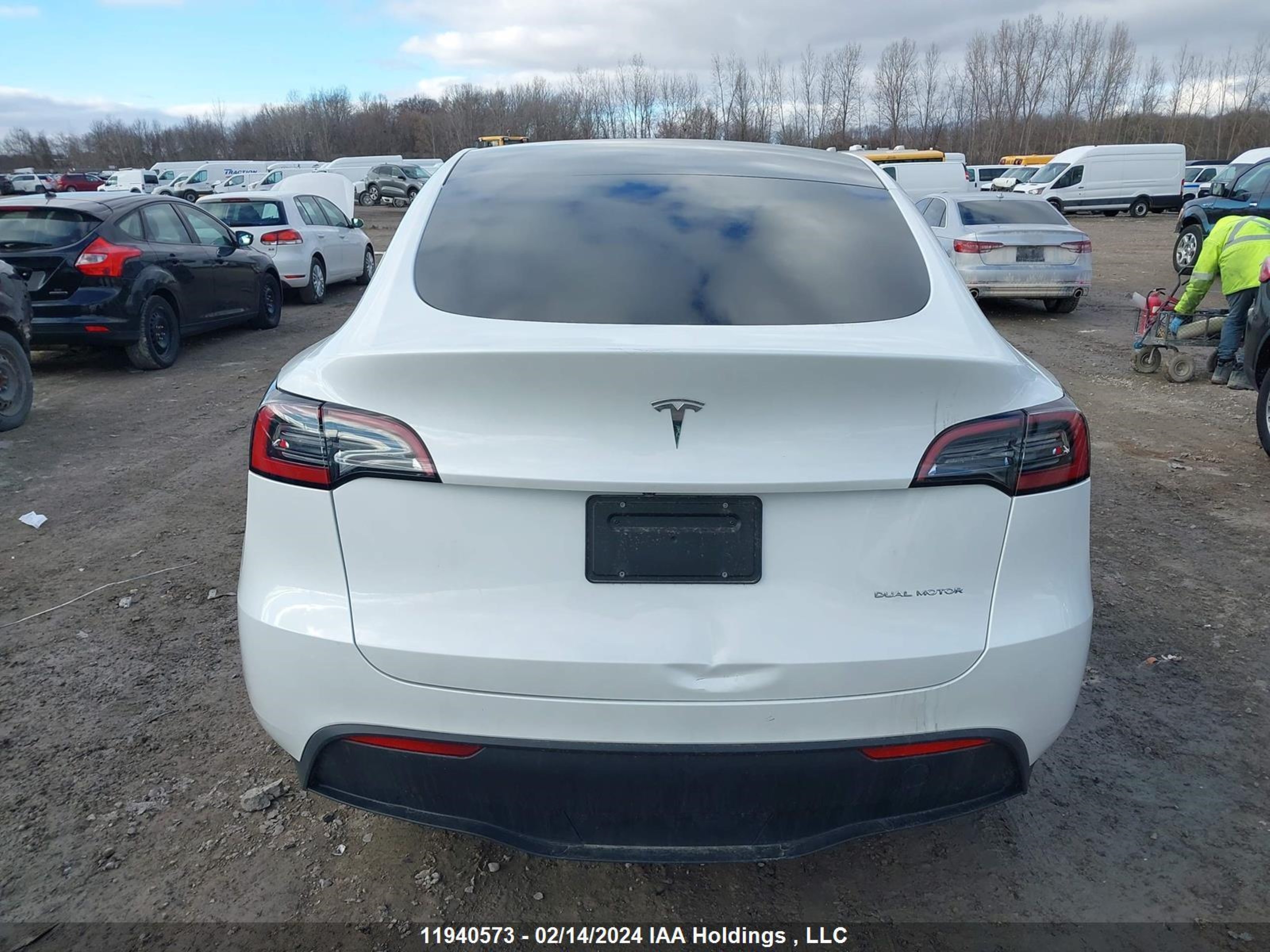 Photo 15 VIN: 7SAYGAEE0PF765510 - TESLA MODEL Y 