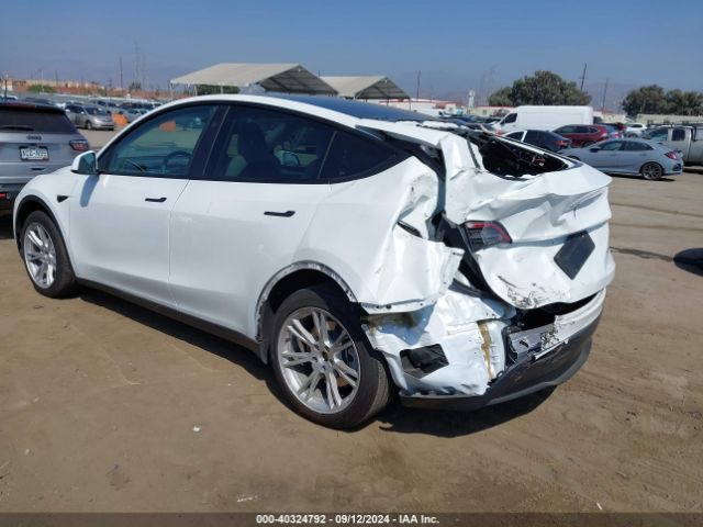 Photo 2 VIN: 7SAYGAEE0PF794358 - TESLA MODEL Y 