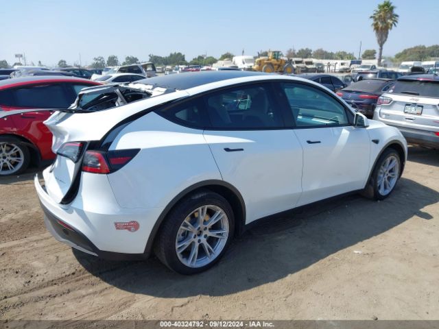 Photo 3 VIN: 7SAYGAEE0PF794358 - TESLA MODEL Y 