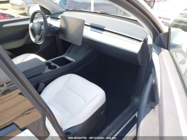 Photo 4 VIN: 7SAYGAEE0PF794358 - TESLA MODEL Y 