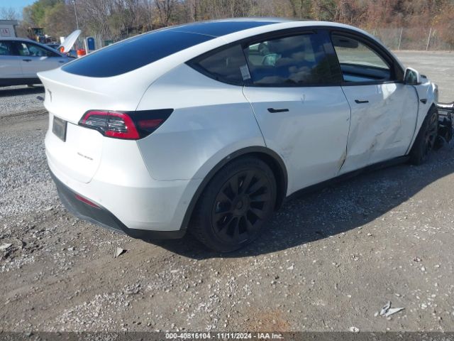 Photo 3 VIN: 7SAYGAEE1NF322604 - TESLA MODEL Y 