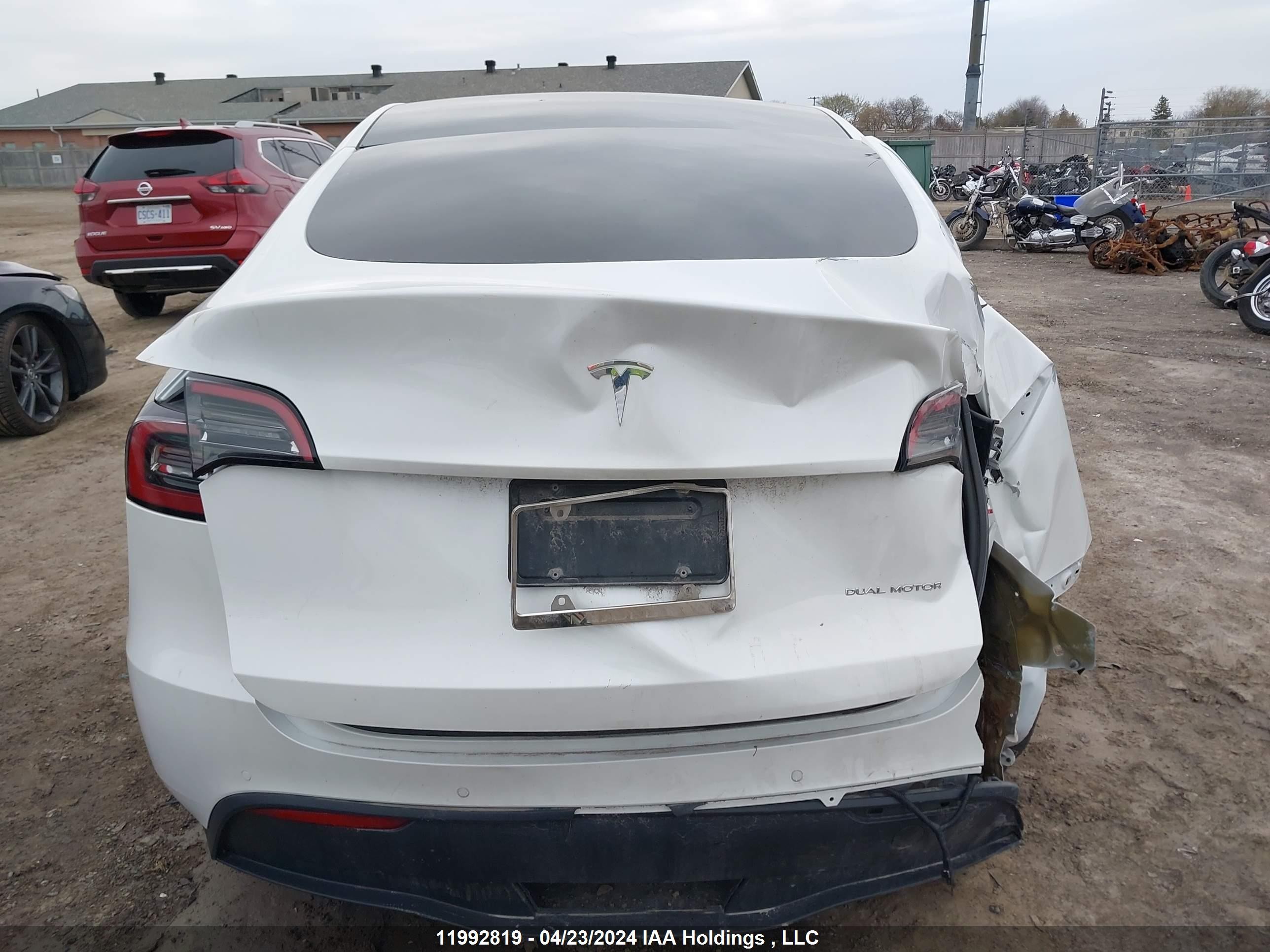 Photo 16 VIN: 7SAYGAEE1NF339631 - TESLA MODEL Y 