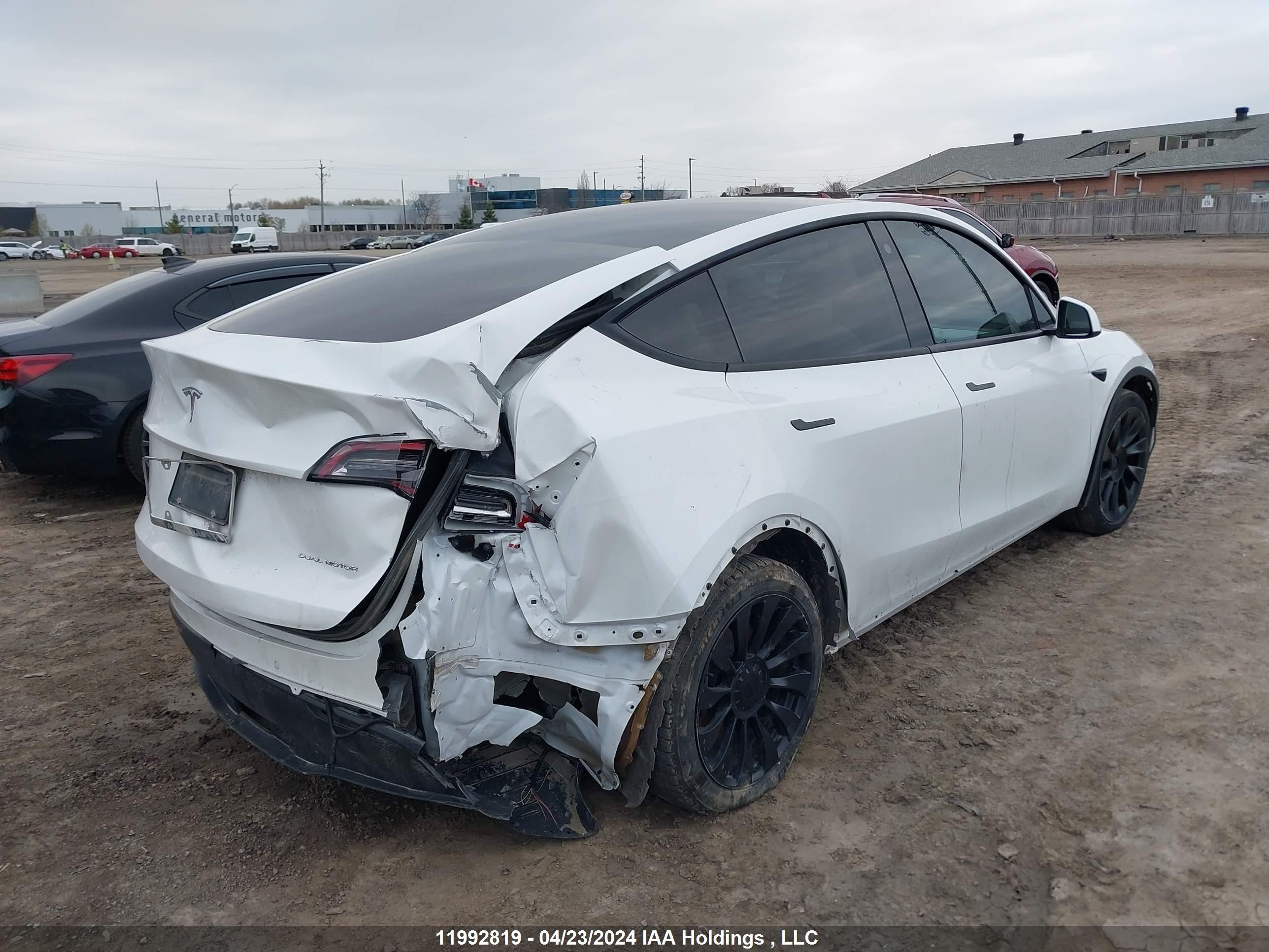 Photo 3 VIN: 7SAYGAEE1NF339631 - TESLA MODEL Y 