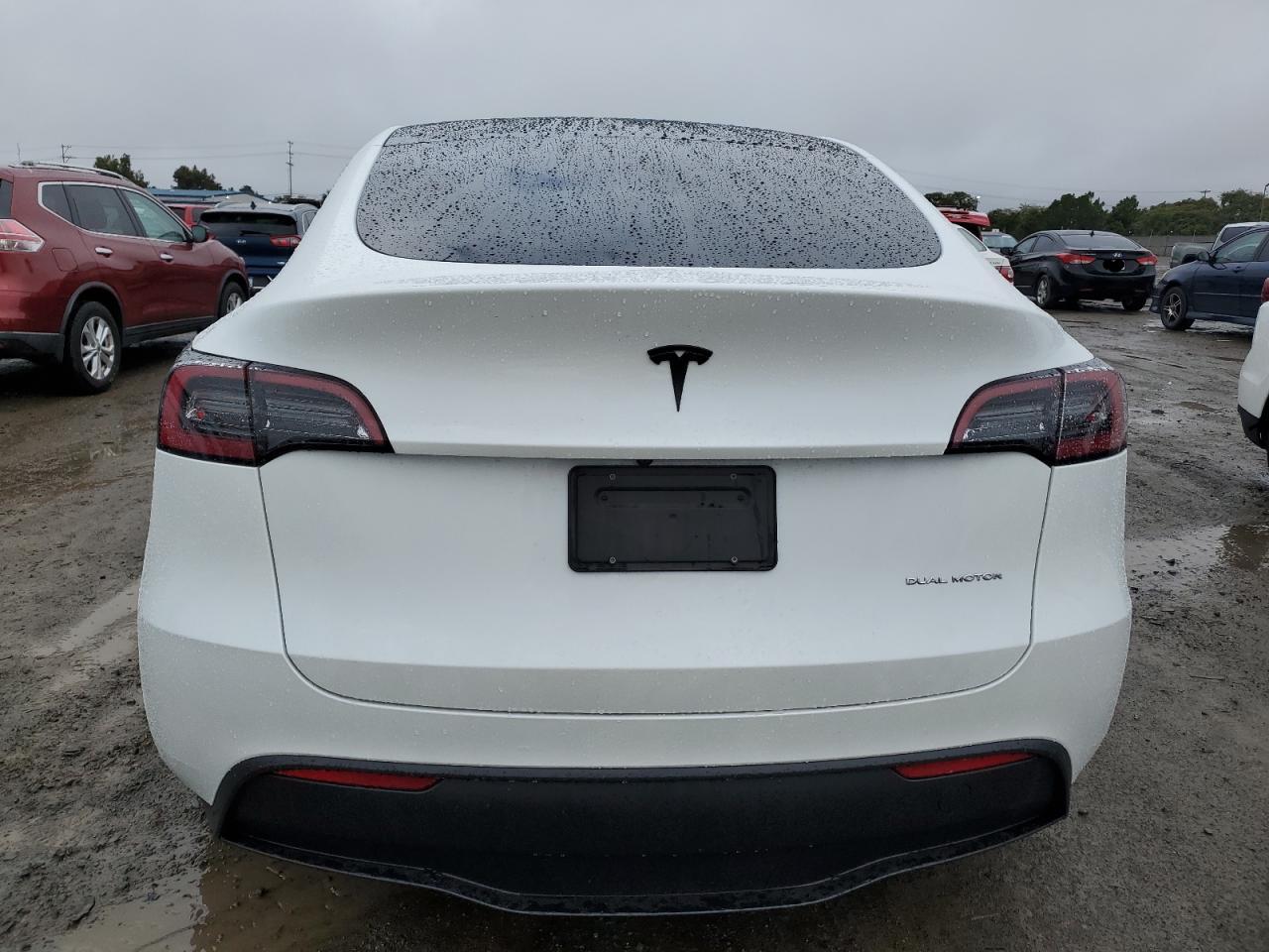 Photo 5 VIN: 7SAYGAEE1PF746996 - TESLA MODEL Y 