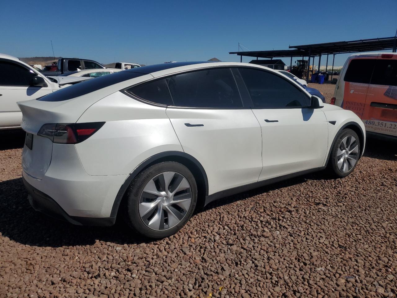 Photo 2 VIN: 7SAYGAEE1PF770201 - TESLA MODEL Y 