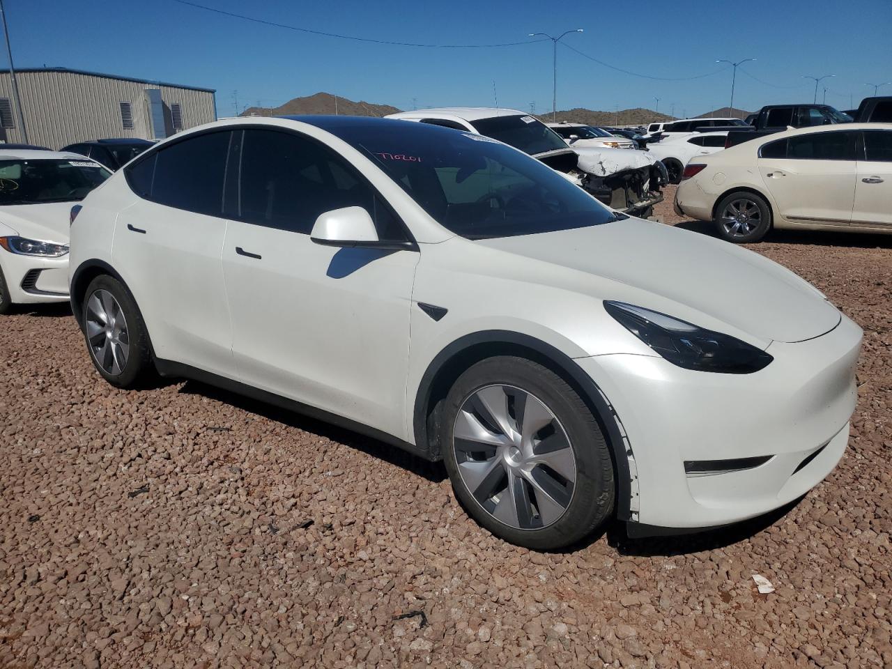 Photo 3 VIN: 7SAYGAEE1PF770201 - TESLA MODEL Y 