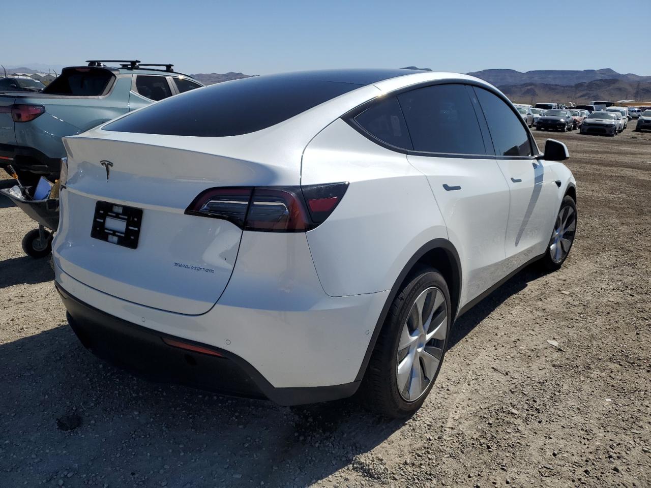 Photo 2 VIN: 7SAYGAEE2NF556539 - TESLA MODEL Y 