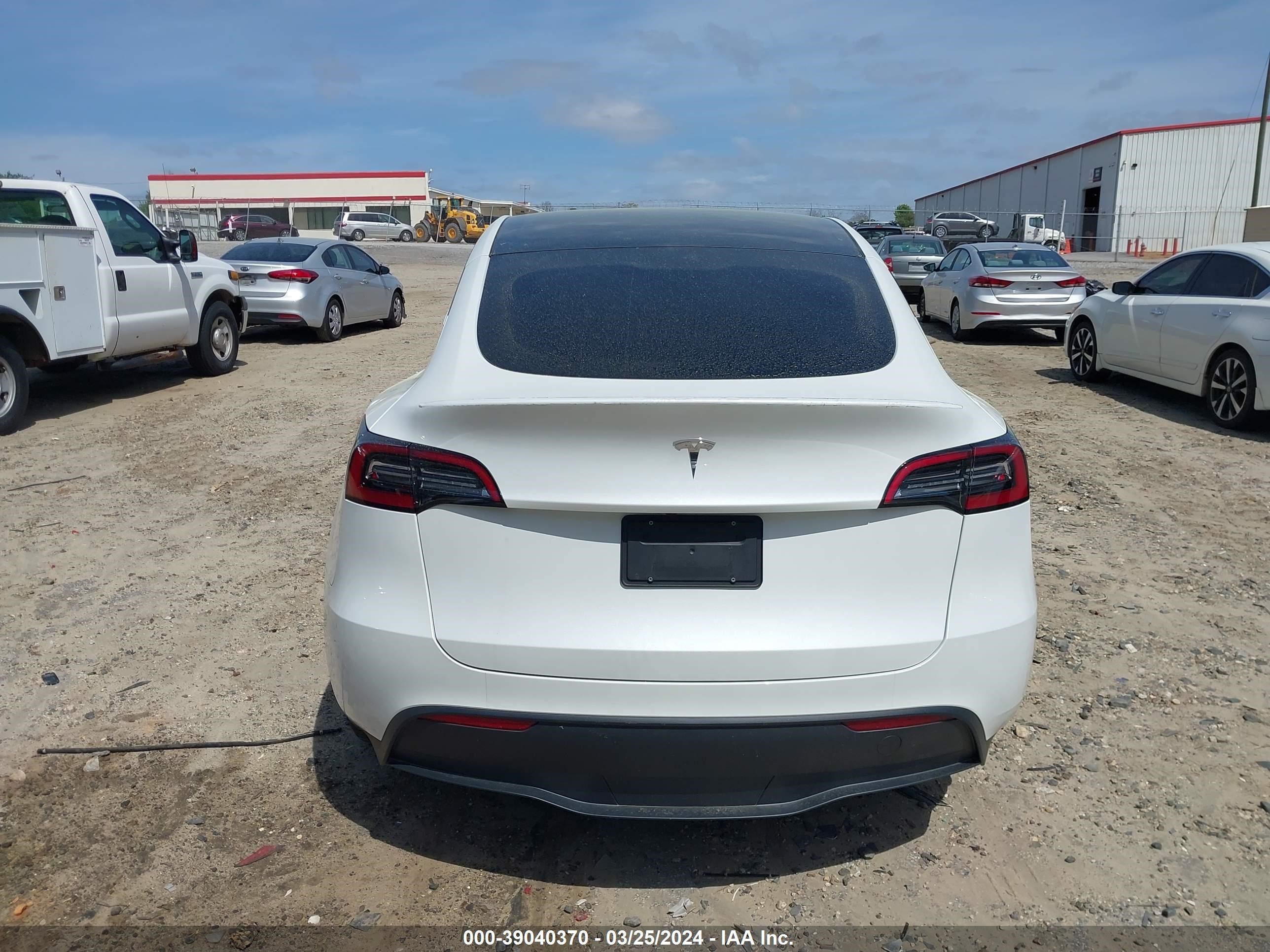 Photo 16 VIN: 7SAYGAEE2PF660094 - TESLA MODEL Y 