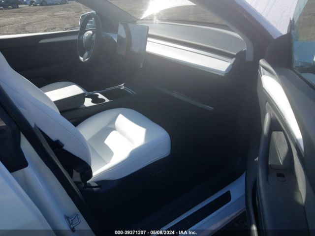 Photo 4 VIN: 7SAYGAEE2PF709875 - TESLA MODEL Y 