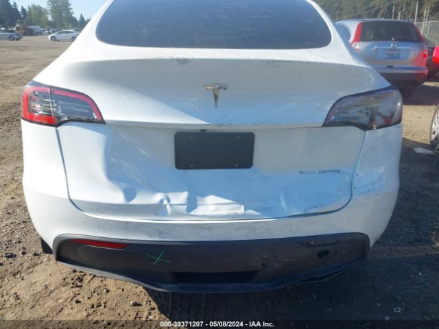 Photo 5 VIN: 7SAYGAEE2PF709875 - TESLA MODEL Y 