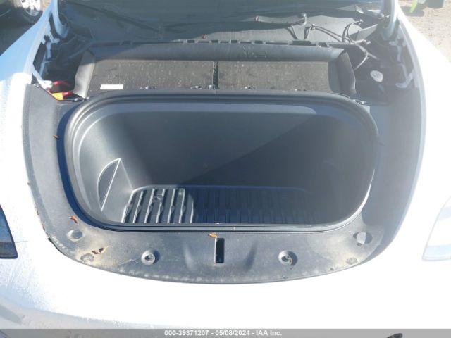 Photo 9 VIN: 7SAYGAEE2PF709875 - TESLA MODEL Y 