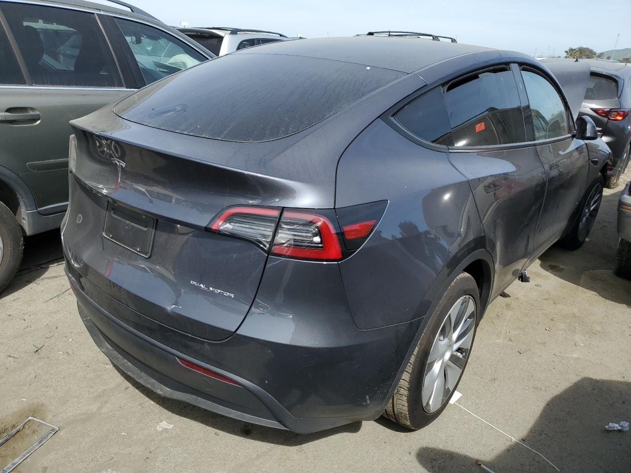 Photo 2 VIN: 7SAYGAEE2PF896731 - TESLA MODEL Y 