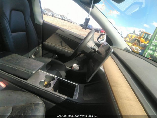 Photo 4 VIN: 7SAYGAEE3NF381136 - TESLA MODEL Y 