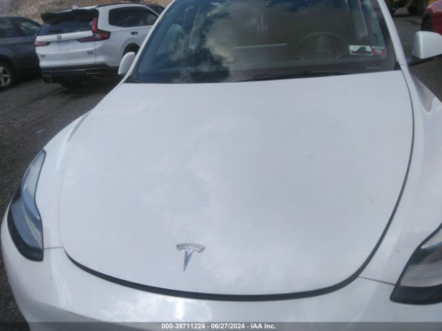 Photo 9 VIN: 7SAYGAEE3NF381136 - TESLA MODEL Y 