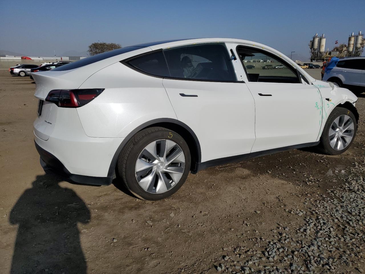 Photo 2 VIN: 7SAYGAEE3NF405225 - TESLA MODEL Y 