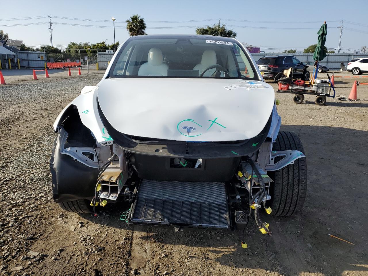 Photo 4 VIN: 7SAYGAEE3NF405225 - TESLA MODEL Y 