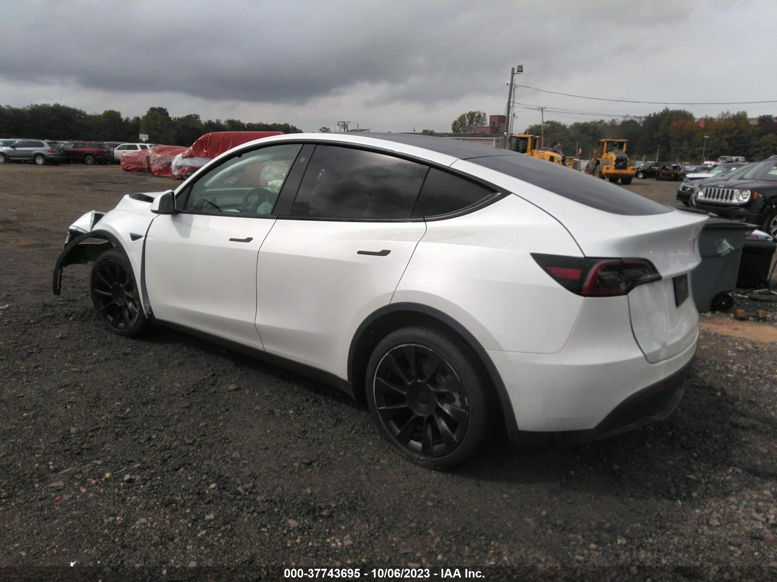 Photo 2 VIN: 7SAYGAEE3NF414488 - TESLA MODEL Y 