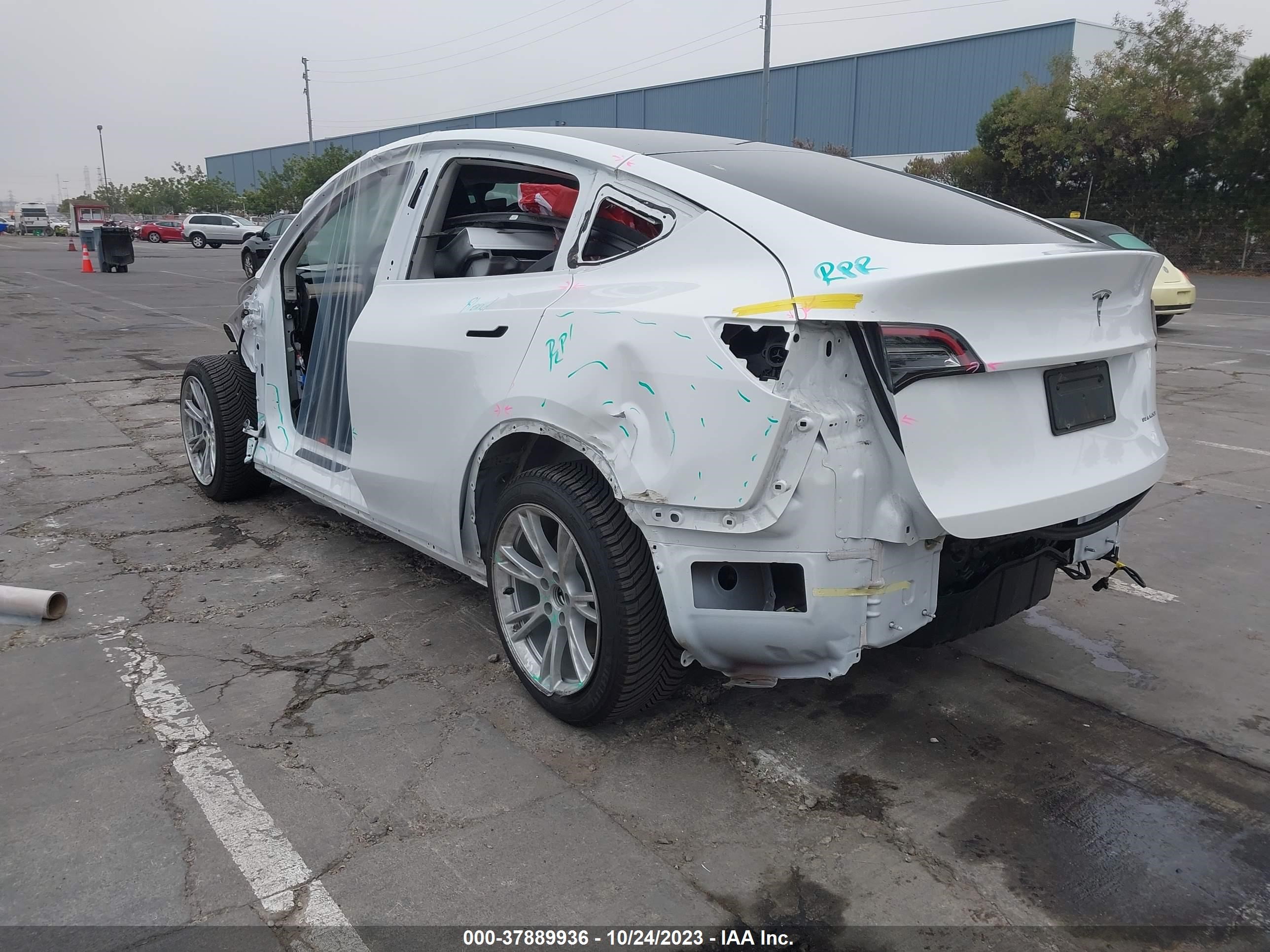 Photo 2 VIN: 7SAYGAEE3NF420730 - TESLA MODEL Y 