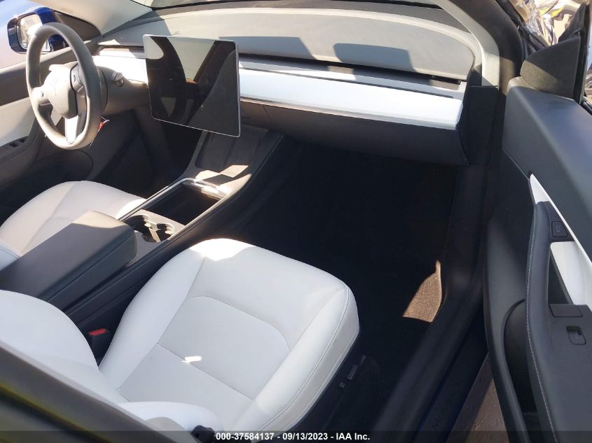 Photo 4 VIN: 7SAYGAEE3NF490230 - TESLA MODEL Y 