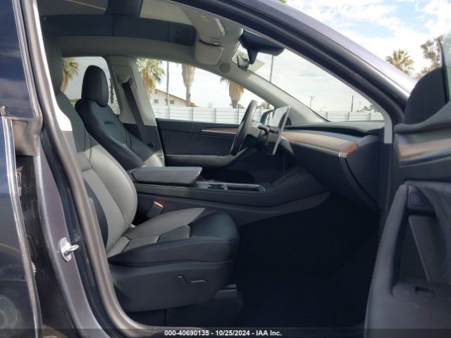 Photo 4 VIN: 7SAYGAEE3PF741833 - TESLA MODEL Y 