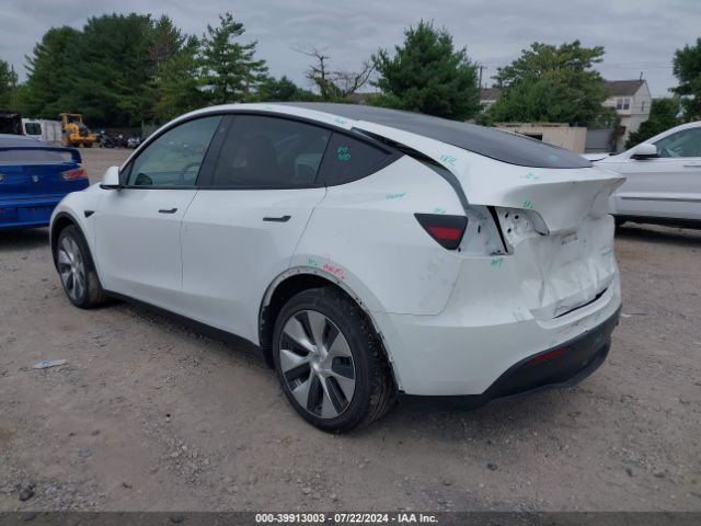 Photo 2 VIN: 7SAYGAEE3PF755635 - TESLA MODEL Y 