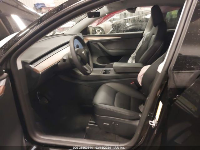 Photo 4 VIN: 7SAYGAEE3PF941286 - TESLA MODEL Y 