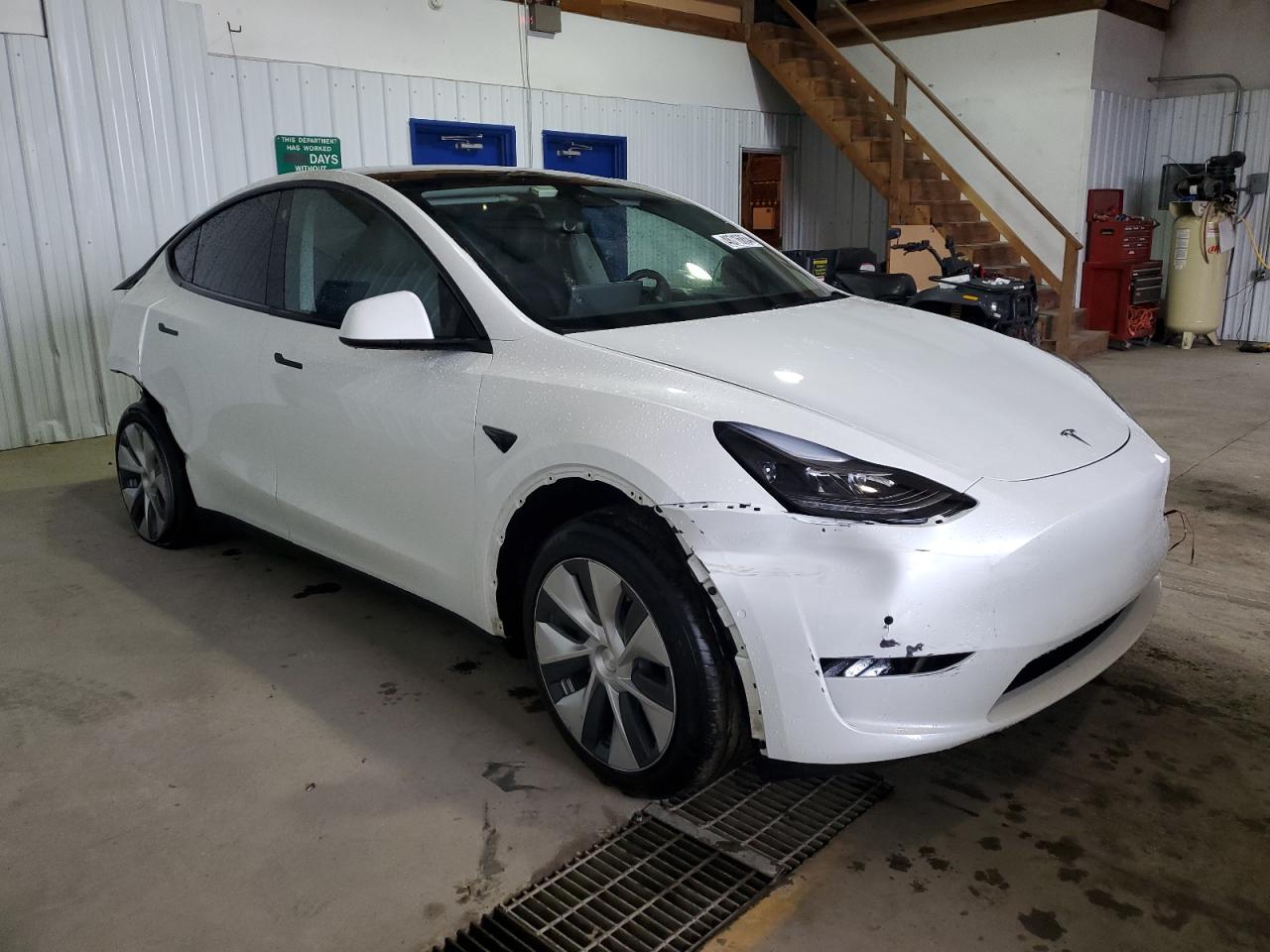 Photo 3 VIN: 7SAYGAEE4NF518861 - TESLA MODEL Y 