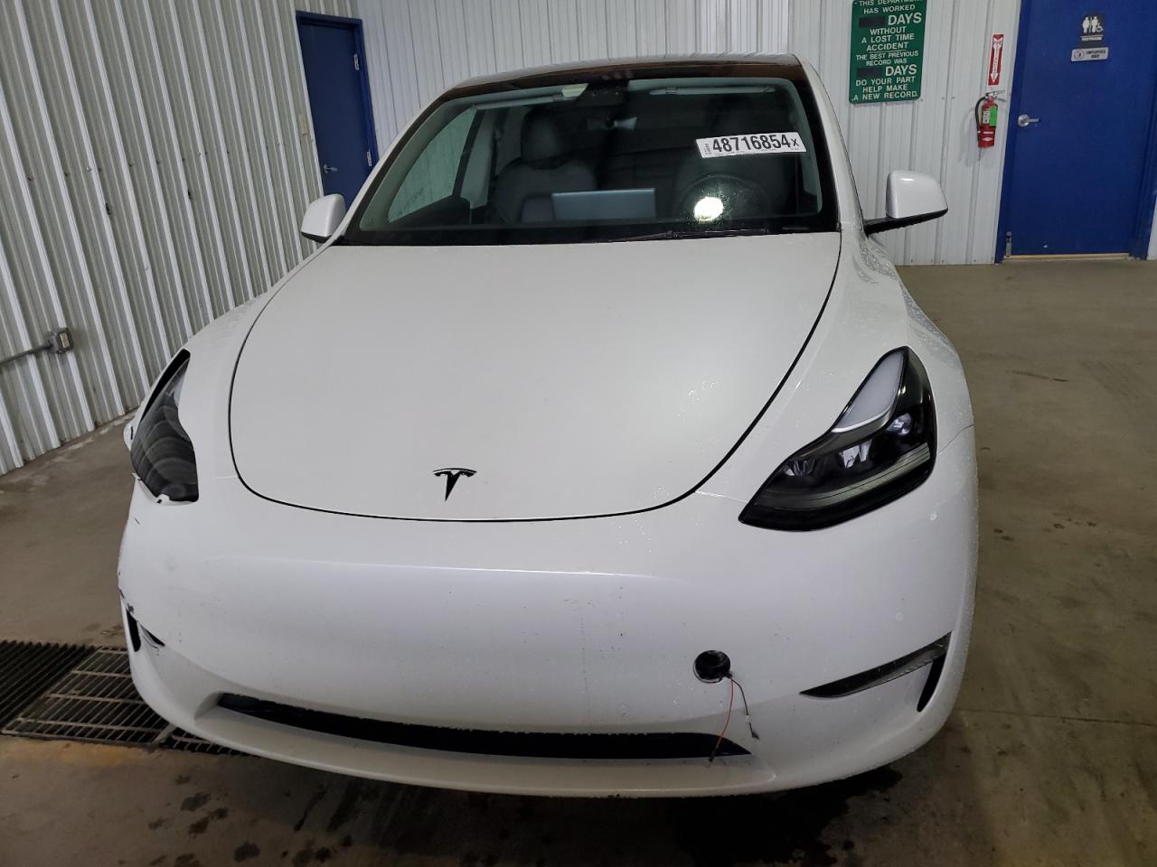 Photo 4 VIN: 7SAYGAEE4NF518861 - TESLA MODEL Y 