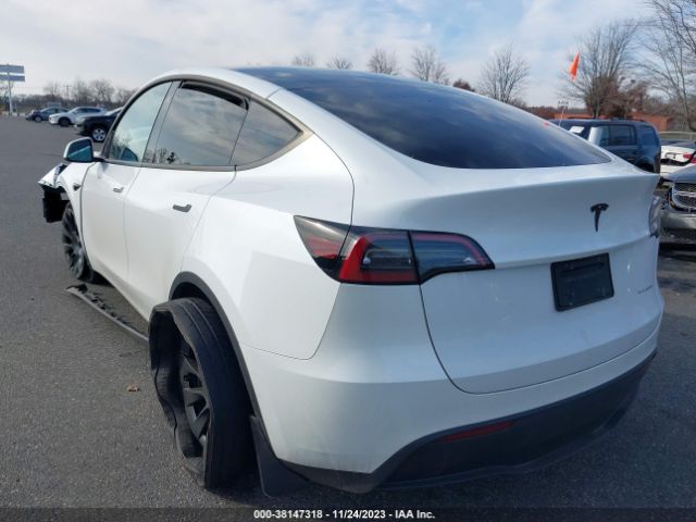 Photo 2 VIN: 7SAYGAEE4PF630563 - TESLA MODEL Y 