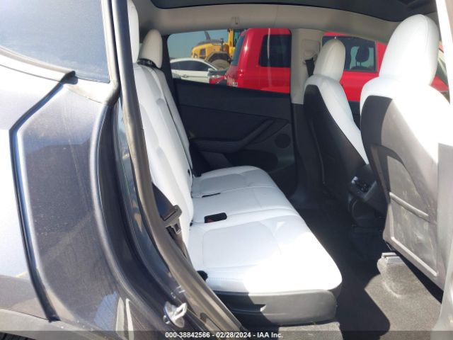 Photo 7 VIN: 7SAYGAEE4PF661490 - TESLA MODEL Y 