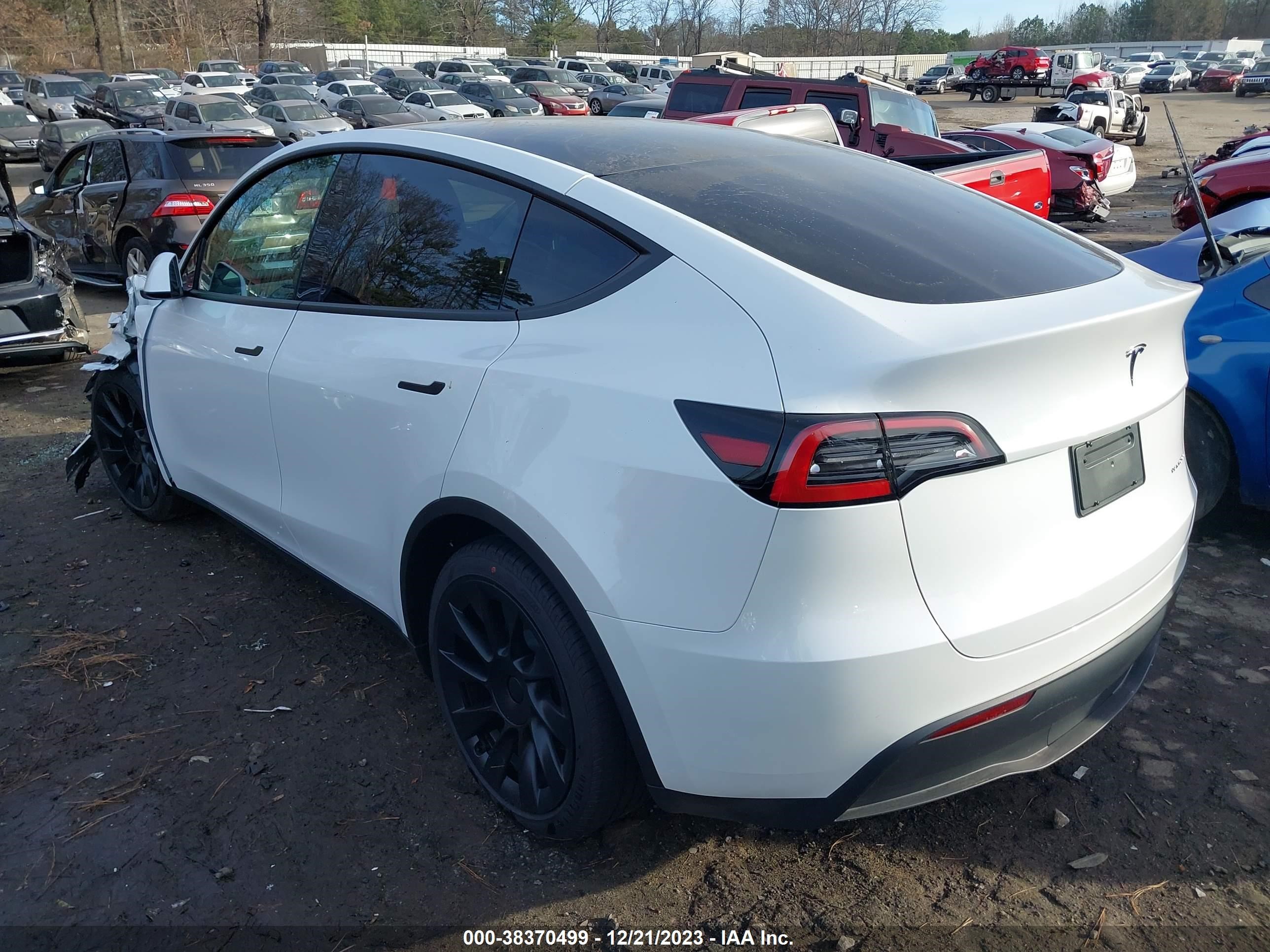 Photo 2 VIN: 7SAYGAEE4PF708789 - TESLA MODEL Y 