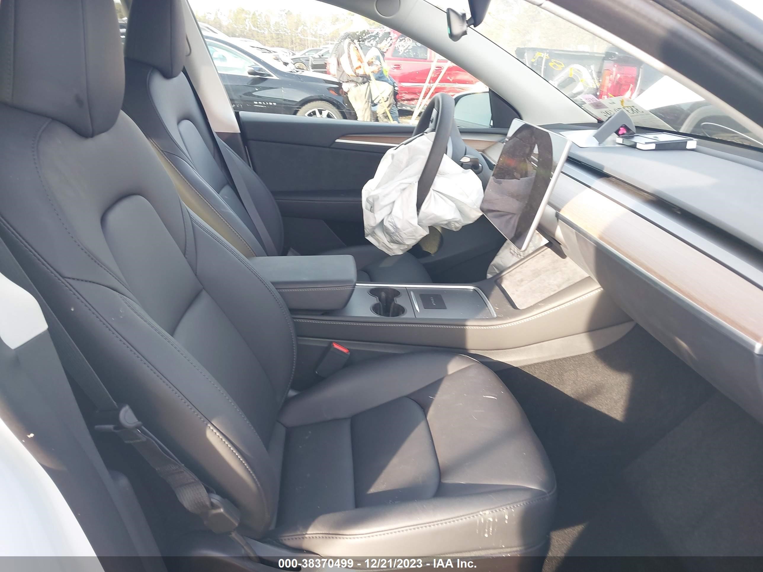 Photo 4 VIN: 7SAYGAEE4PF708789 - TESLA MODEL Y 