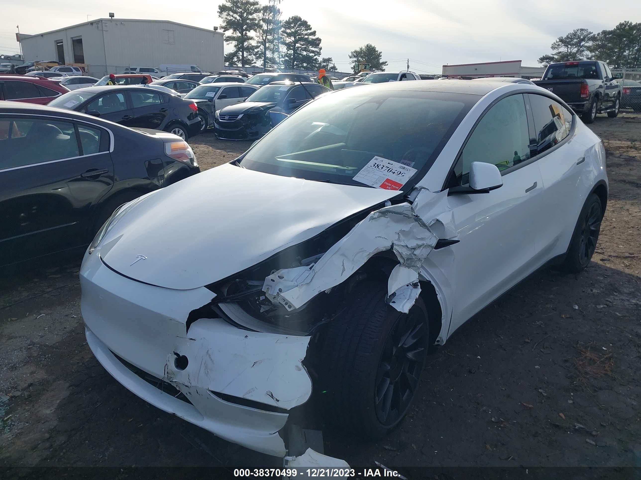 Photo 5 VIN: 7SAYGAEE4PF708789 - TESLA MODEL Y 