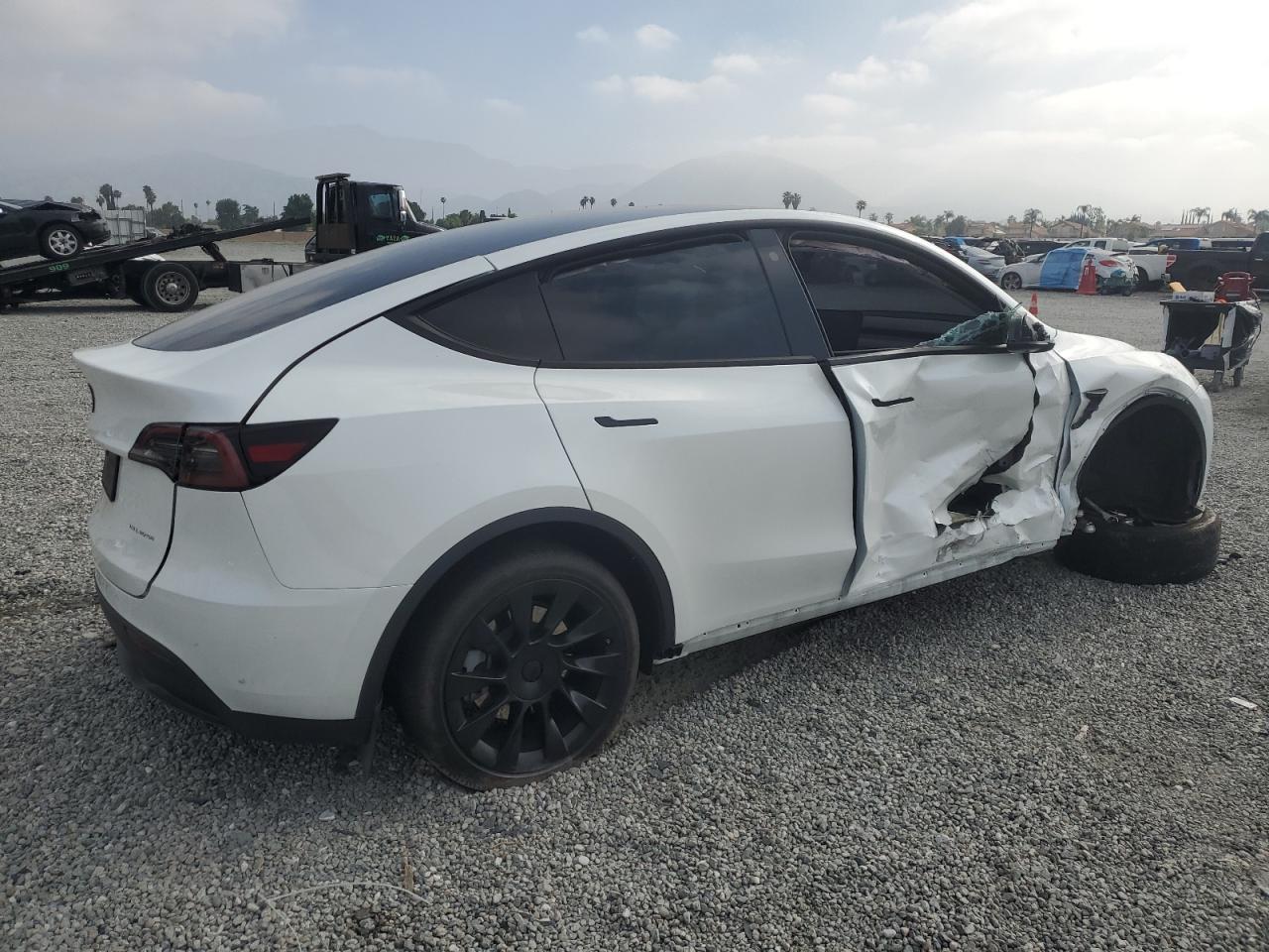 Photo 2 VIN: 7SAYGAEE4PF780379 - TESLA MODEL Y 