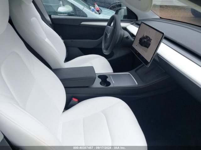 Photo 4 VIN: 7SAYGAEE4RF157380 - TESLA MODEL Y 