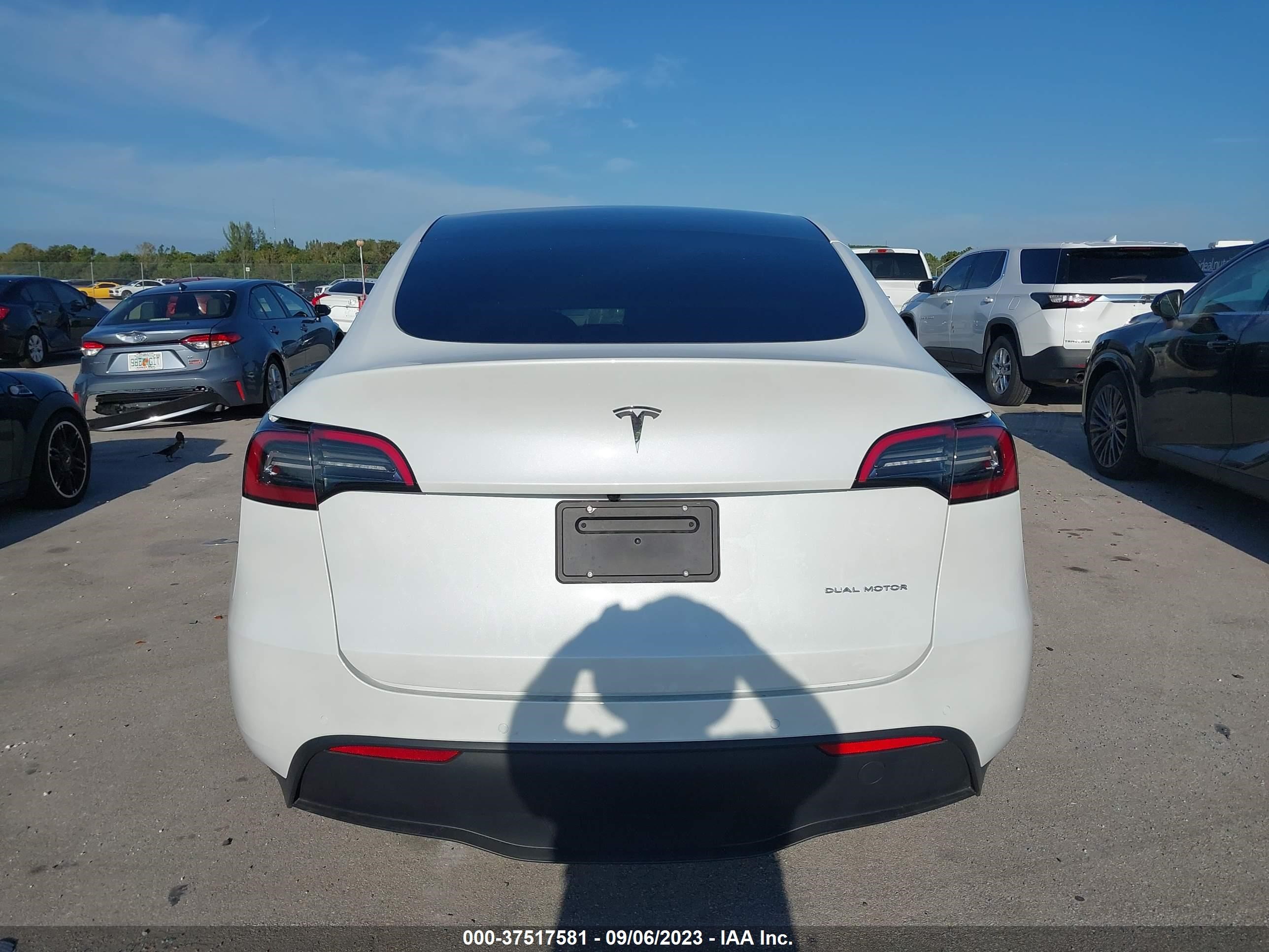 Photo 15 VIN: 7SAYGAEE5NF308592 - TESLA MODEL Y 