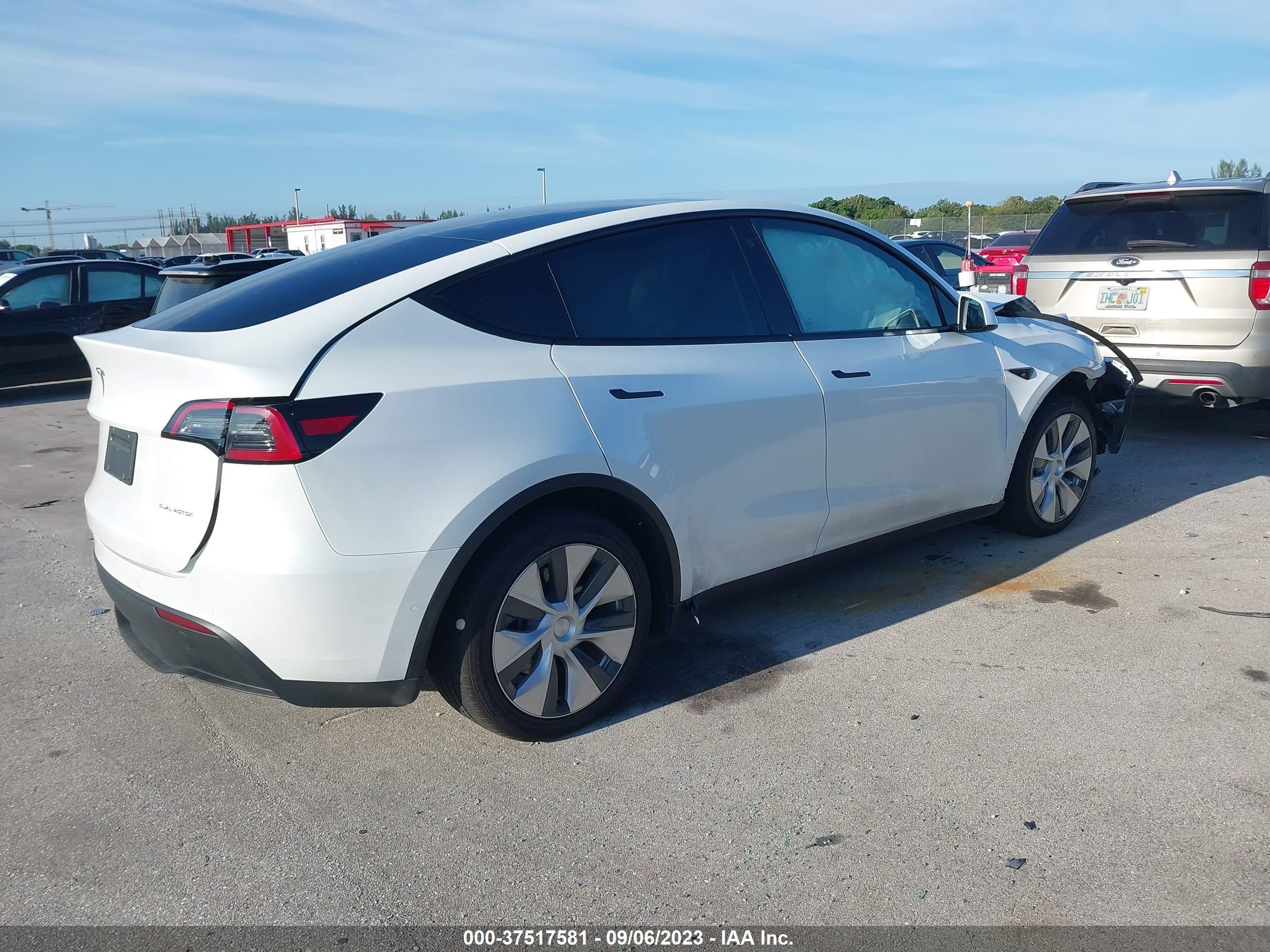 Photo 3 VIN: 7SAYGAEE5NF308592 - TESLA MODEL Y 