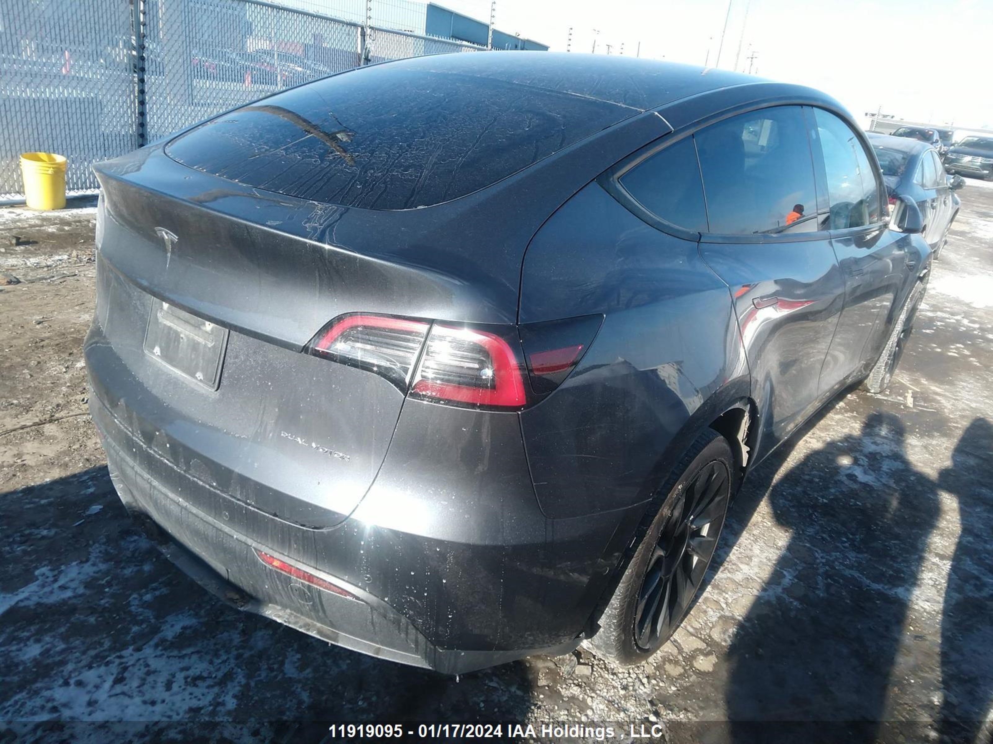 Photo 3 VIN: 7SAYGAEE5NF457570 - TESLA MODEL Y 